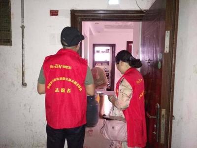 桂林市秀峰区乐群社区联合包联单位入户宣传树新风